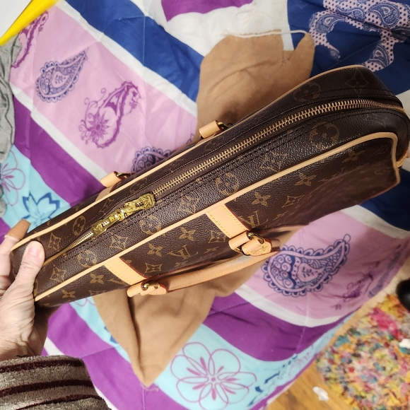 LV Monogram Canvas Briefcase - Picture 2 of 9